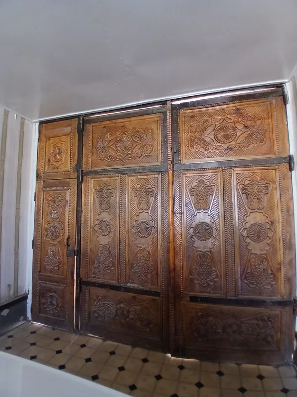 Darvoza sotiladi xolati yaxshi narxi kelishiladi 1