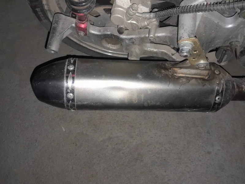 Срочно продам глушитель Akrapovich 2