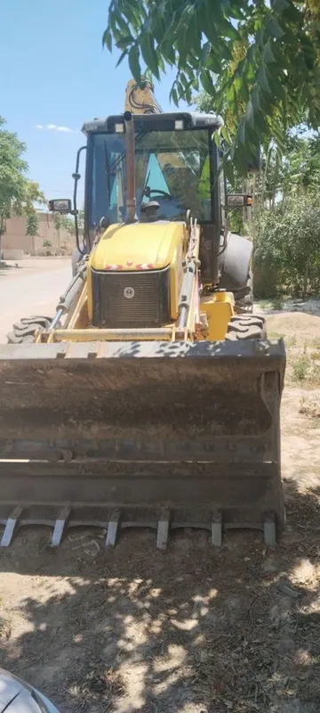 JCB New Holland B90B 6 JCB New Holland B90B 6