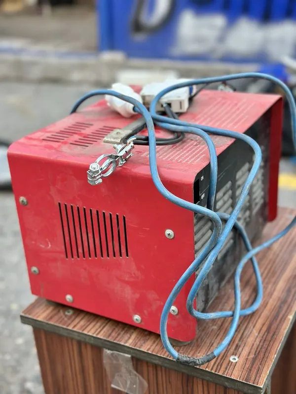 KENDE 40 Akkumulyator zaryadlovchi (12V/24V) – Original 2 KENDE 40 Akkumulyator zaryadlovchi (12V/24V) – Original 2