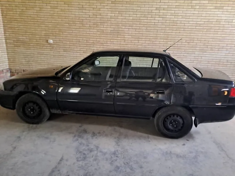 Qora neksiya avtomobili