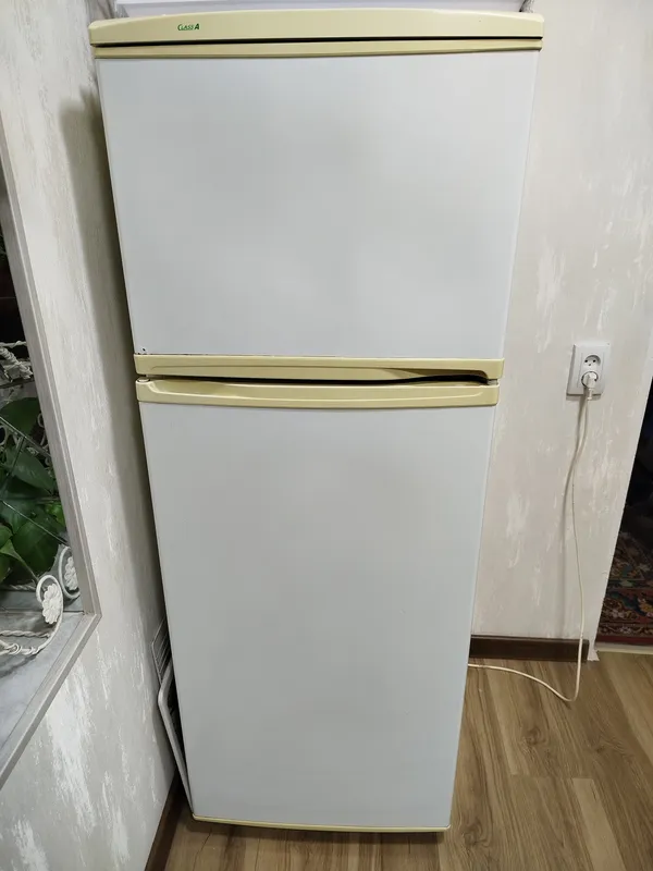 Продаётся холодильник 3 Продаётся холодильник 3