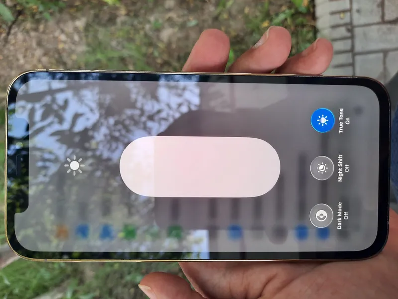 Iphonr 12 pro gold SOTILADI 1