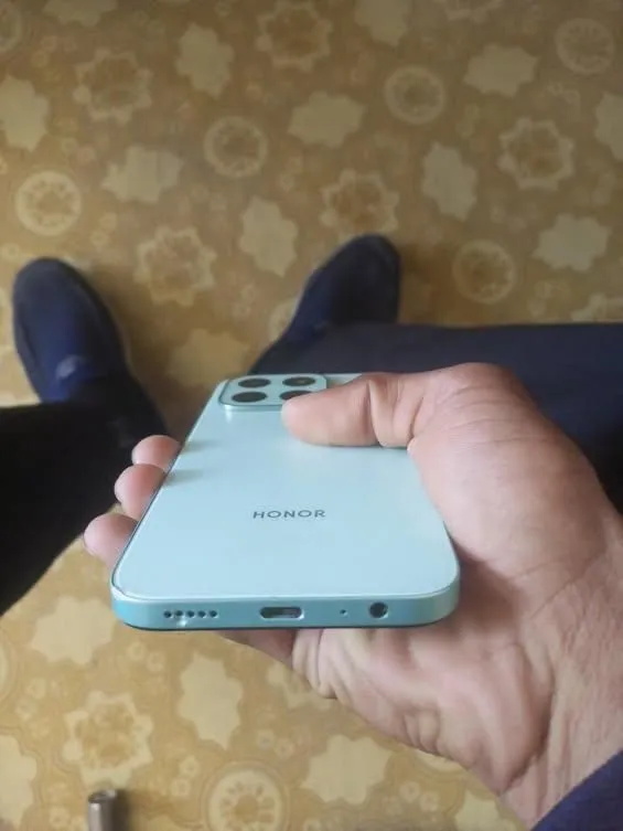 HONOR x6c bor  128 Xotira Kar dak bor ishlashi zor