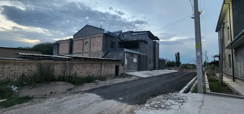 Хасанбой Пост Гаи 1км катта йолдан 3.5сотих фасад 15м+ камуникациа 3