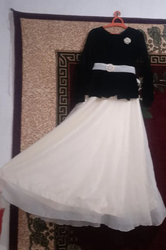 ayollar uchun oqshom koʻylagi — фото 1