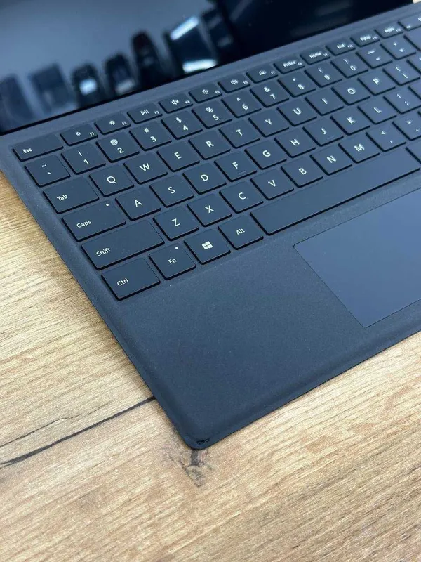 Microsoft Surface Pro 7+ 2