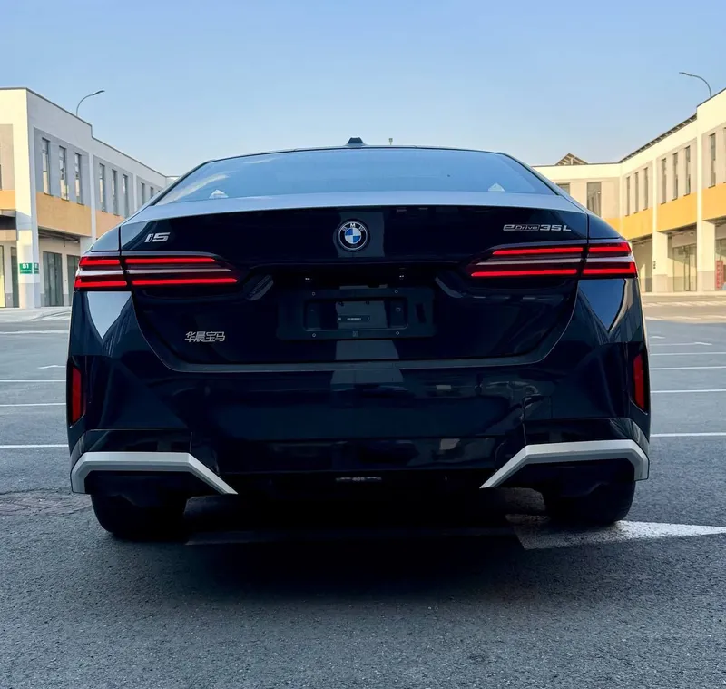 BMW I 5 2024 electro 35L 2 BMW I 5 2024 electro 35L 2