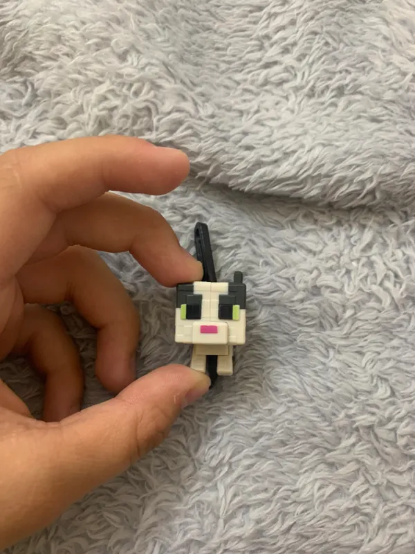 KINDER JOY mushukcha figurkasi