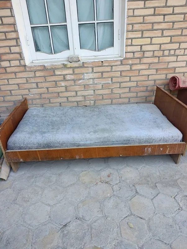 Divan 1 kishilik 200 ming soʻmdan. Holati yaxshi. 1