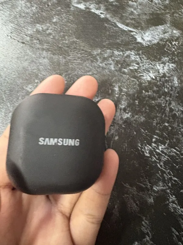 Samsung naushniy sotiladi