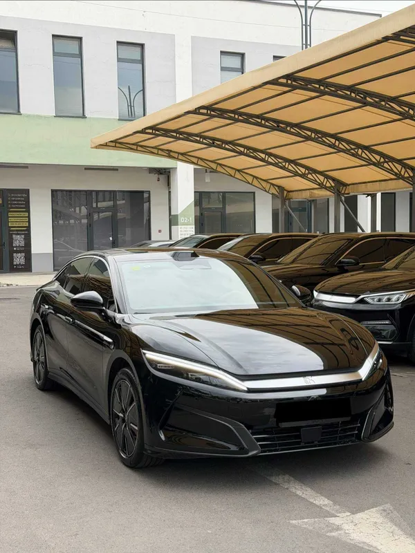 Byd han L 701km 2025й