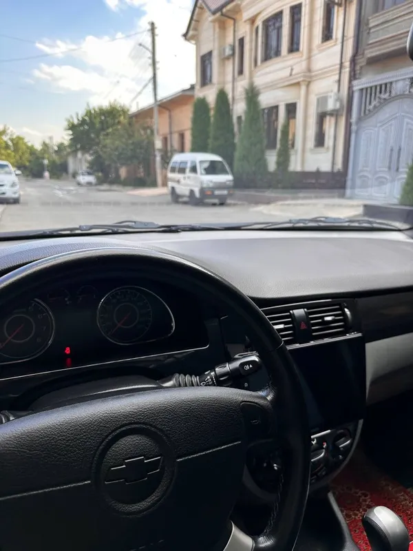 Chevrolet jentra 9