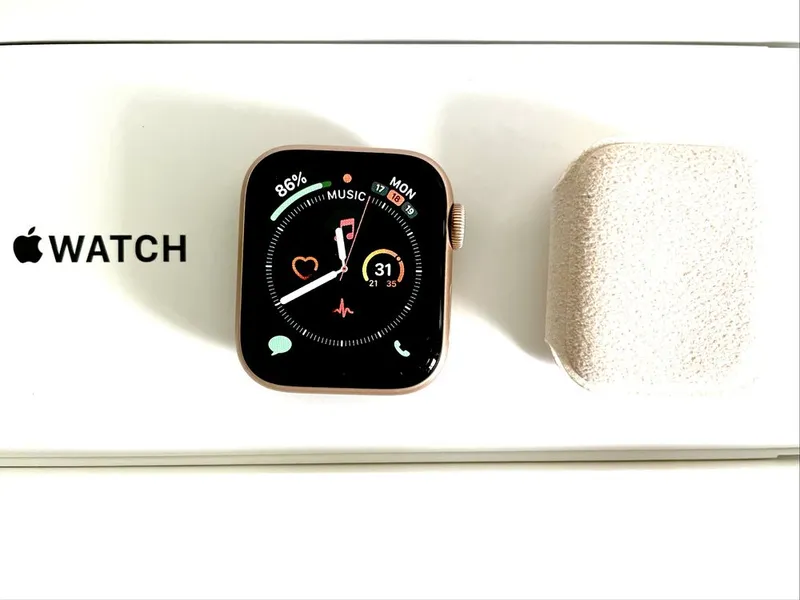 Apple Watch Series 4 GPS — фото 3