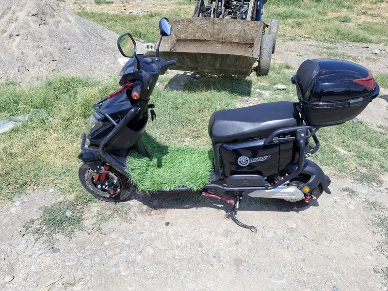 Skuter super gidravlika tormoz oldi orqa 72 v 6ta akumlatorli 2