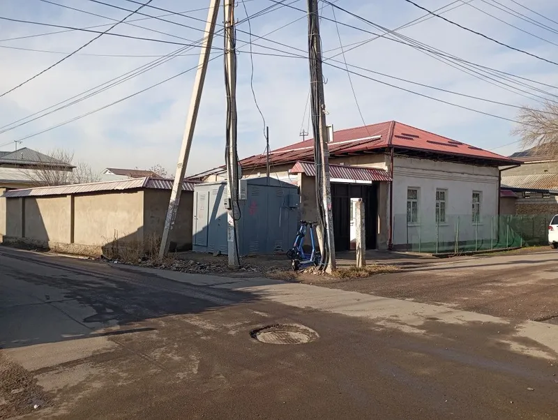 5.5 сотих 5 хона ховли сот.ди,Яшнобод,Хатирчи,24#23,1 сотка=24 900 у.е