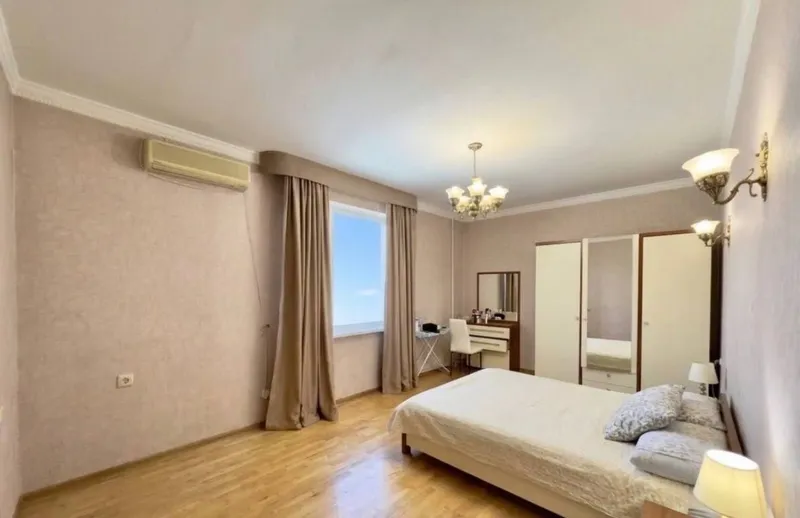G‘ishtli 3 xonali kvartira sotiladi, o‘rtacha ta’mirlangan, 82 m² 4
