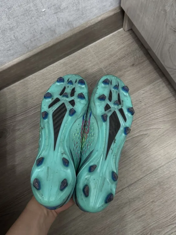Adidas futbol butsalari sotiladi 2 Adidas futbol butsalari sotiladi 2