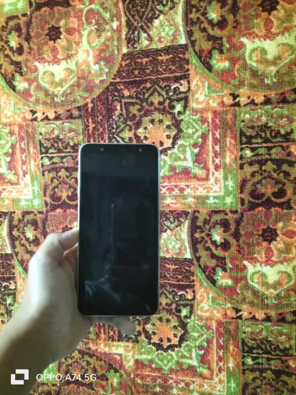 продам Samsung j8 на запчать