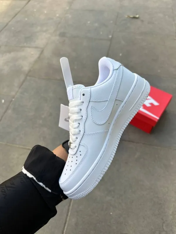 Белые кроссовки Nike, модель Nike Air Force 1 — фото 3 Белые кроссовки Nike, модель Nike Air Force 1 — фото 3