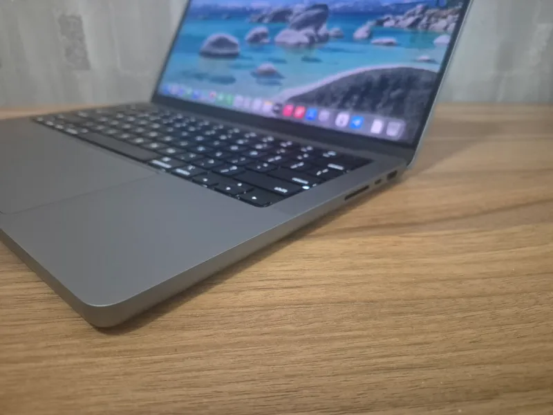 MacBook Pro 2023 M2 Pro 4