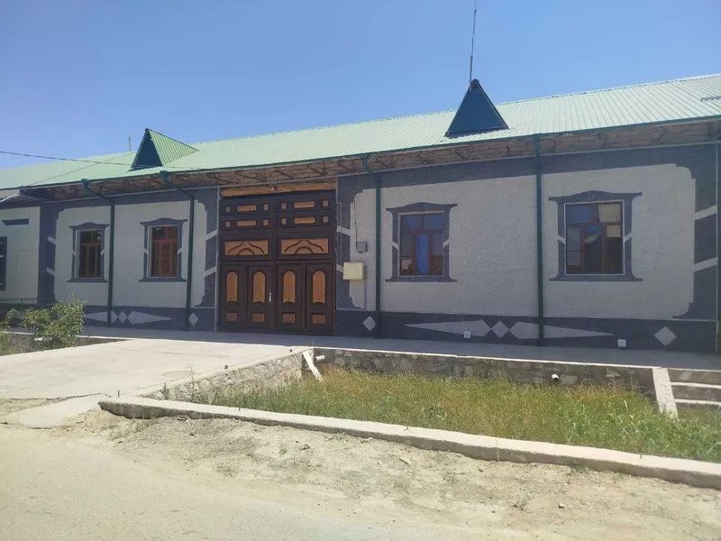 Karmana tumani "Malikrabot" qo'rg'oni hovli sotiladi