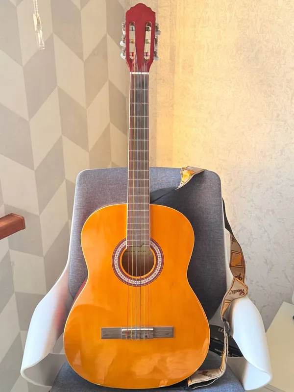 Gitara (Classic, kalonkali) 1 Gitara (Classic, kalonkali) 1