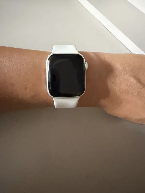 Apple Watch 5, 40мм 6 Apple Watch 5, 40мм 6