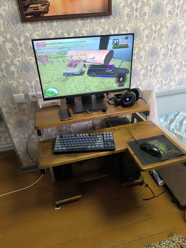 Продаю компьютерный стол