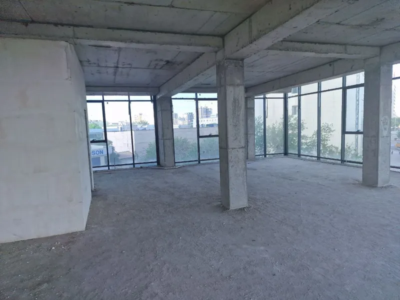 Biznes markazi, Beshyog‘och massivi, Bobur ko‘chasi, 195 m² 2