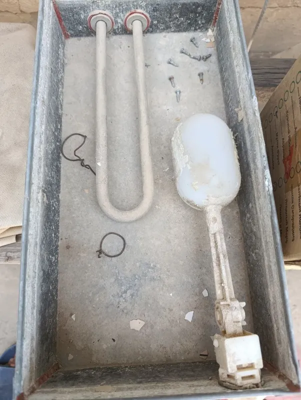 Inkubator sotiladi 600talik 2
