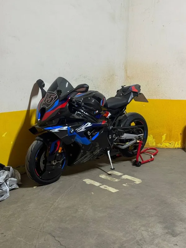 BMW M1000RR 2023 5