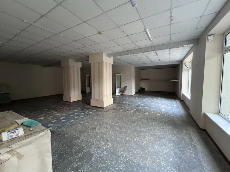 Продаётся нежилое помещение в Чирчике 6