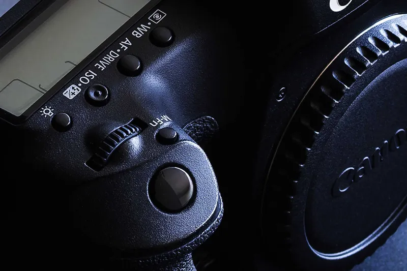 Canon 5D Mark III Body + SanDisk CF Extreme Pro 32GB + 16GB + ИК-пульт 8 Canon 5D Mark III Body + SanDisk CF Extreme Pro 32GB + 16GB + ИК-пульт 8