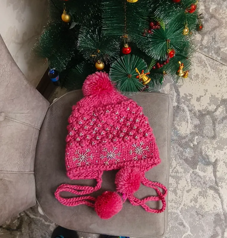 Qishki issiq malina rangli shlyapa 1 Qishki issiq malina rangli shlyapa 1