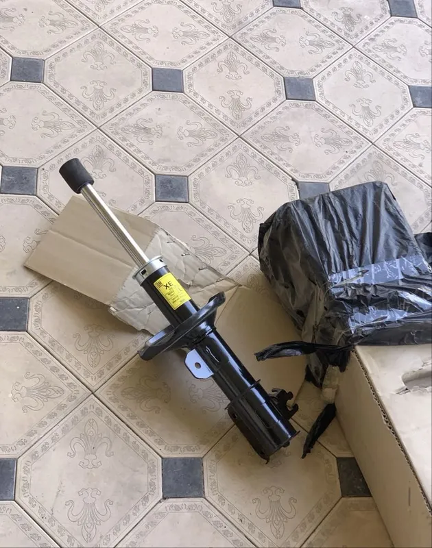 амортизатор " Yangi " LACCETI" GM " 1 Dona Oldi Shafyor taraf 1 амортизатор " Yangi " LACCETI" GM " 1 Dona Oldi Shafyor taraf 1