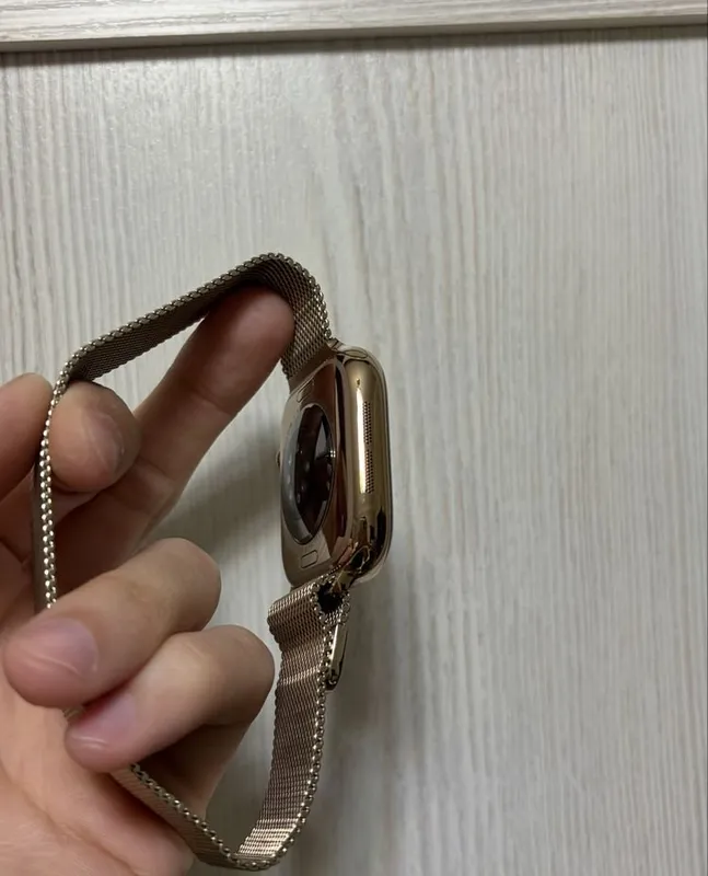 Apple Watch 11, миланский браслет, золотой, 100% 3