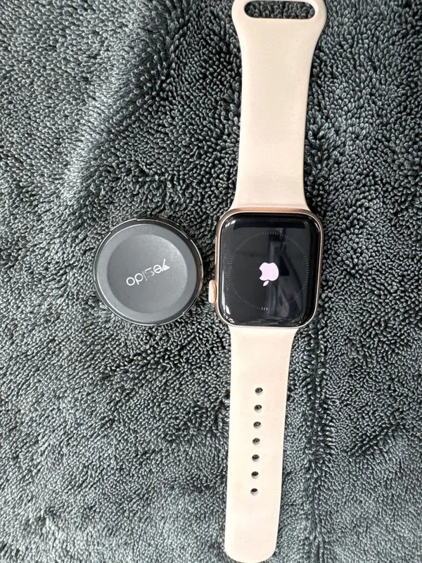 I watch se 40mm rose gold