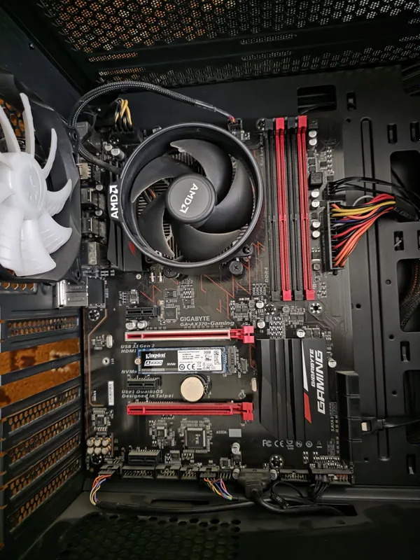Комплект AMD Gigabyte X370+ R7 2700+Кулер. Возможен обмен. Доставка