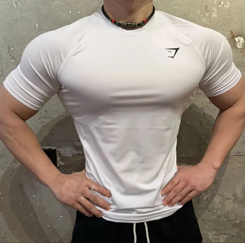 Футболки Gymshark