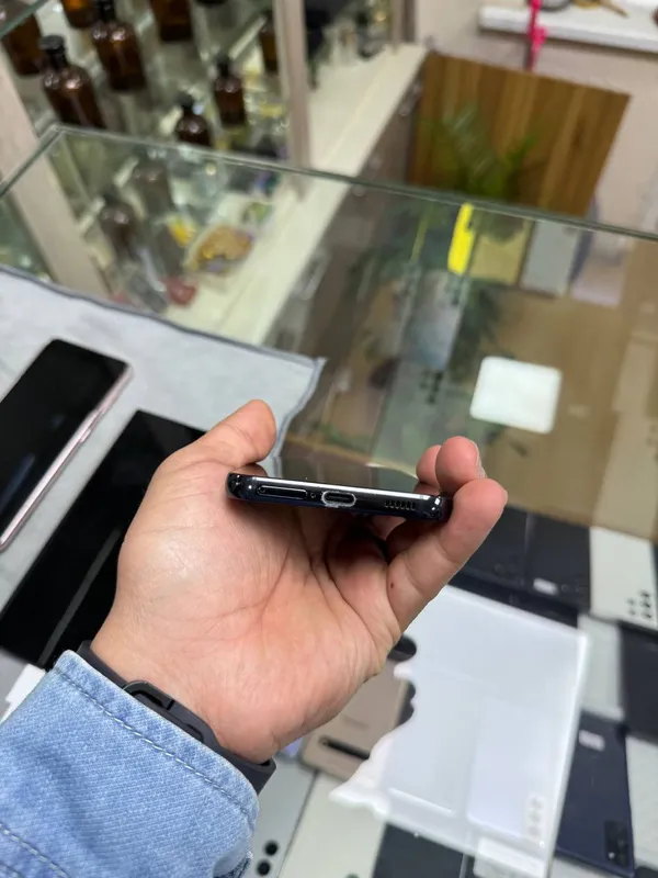Samsung S22 5G, американская версия 4