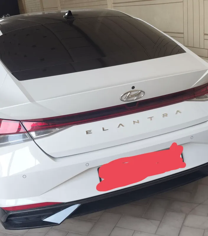 HYUNDAI ELANTRA — фото 1
