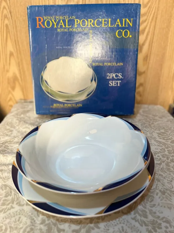 Новые фарфоровые тарелки Royal Porcelain.