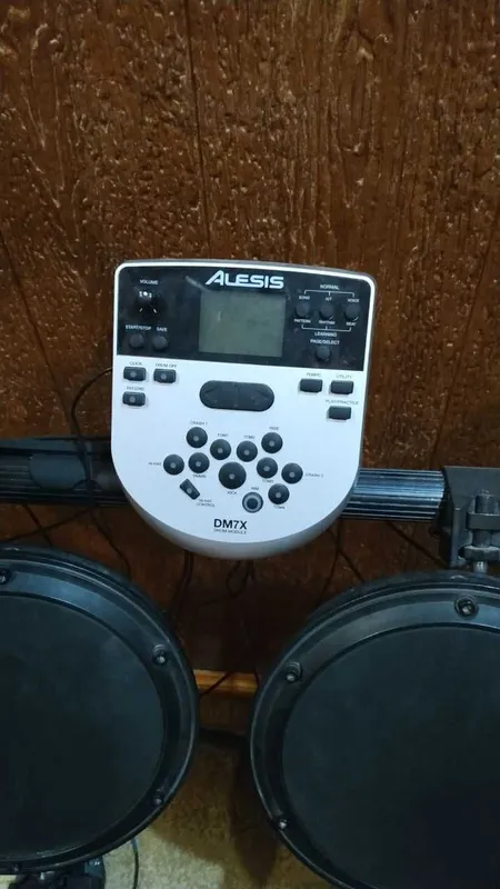 Elektron baraban Alesis DM7X Kit sotiladi 2 Elektron baraban Alesis DM7X Kit sotiladi 2