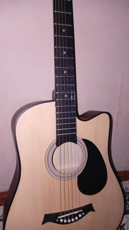 Yamaha gitarasini sotaman, shoshilinch pul kerak 1