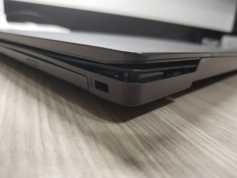 Lenovo V130-15IKB noutbuk / 8GB RAM / 1TB / ish, o‘qish yoki ehtiyot qismlar uchun 3
