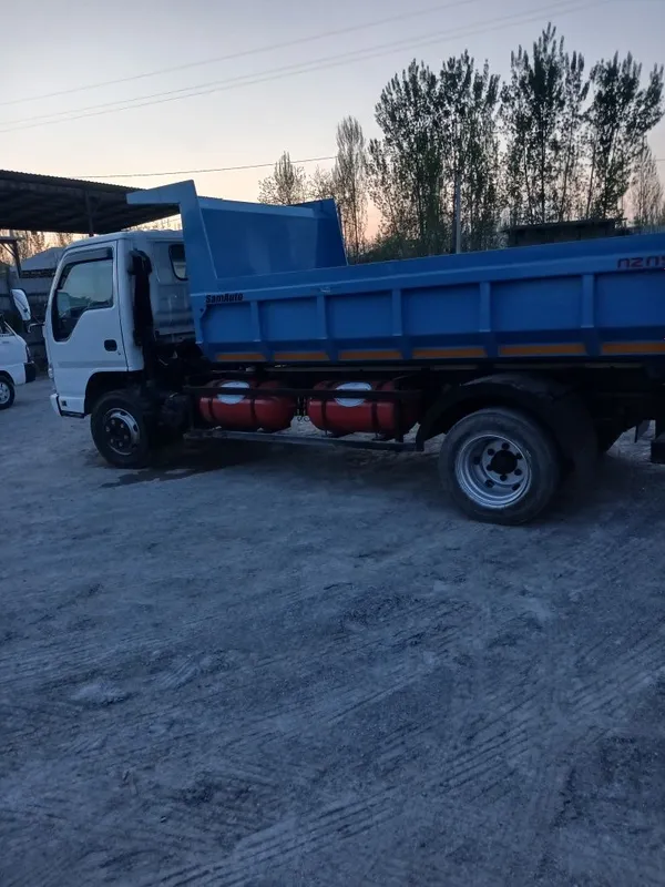Самосвал Isuzu 2013 3 Самосвал Isuzu 2013 3