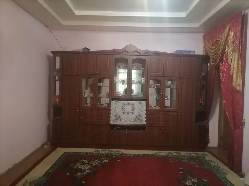 Stenka mebel eni 4,30 boʻyi 2,80 qirchilmagan oynali... 3 Stenka mebel eni 4,30 boʻyi 2,80 qirchilmagan oynali... 3