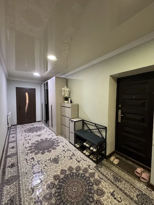Продам На первом трехкомнатная 70m2 с подвалом Yangibazar — фото 3 Продам На первом трехкомнатная 70m2 с подвалом Yangibazar — фото 3