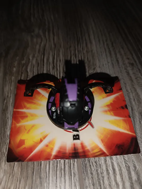 Продаю Bakugan (оригинал) Продаю Bakugan (оригинал)